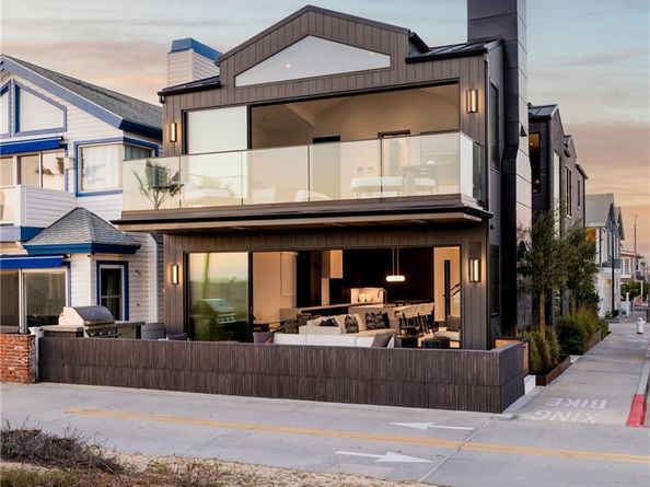 218 E Oceanfront, Newport Beach CA 92661