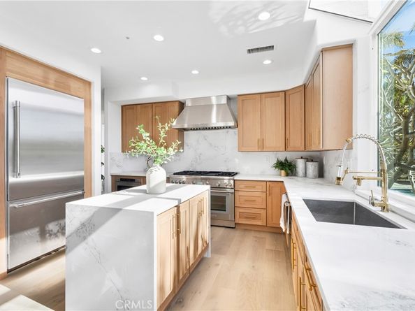 6692 Alamitos Circle, Huntington Beach CA 92648