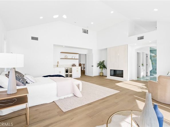 6692 Alamitos Circle, Huntington Beach CA 92648