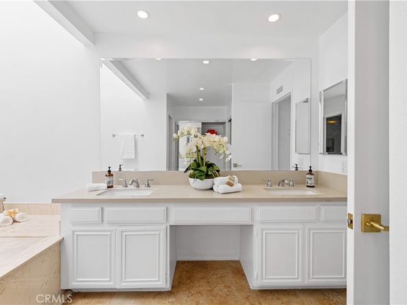 15 Rocky Knl, Irvine CA 92612