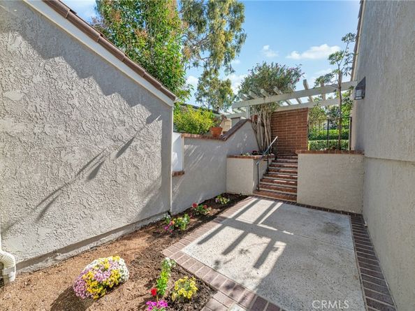 15 Rocky Knl, Irvine CA 92612