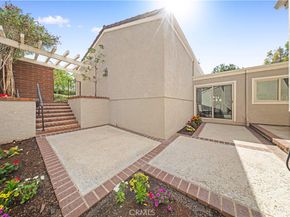15 Rocky Knl, Irvine CA 92612