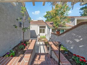 15 Rocky Knl, Irvine CA 92612