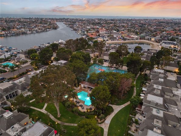 16449 Wimbledon Lane, Huntington Beach CA 92649