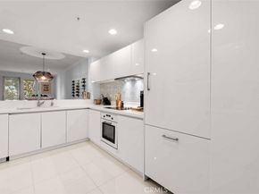 2233 Martin 212, Irvine CA 92612