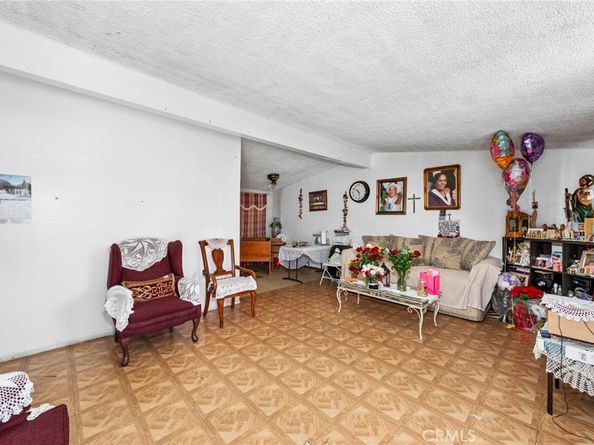 526 Nottingham Avenue, Santa Ana CA 92703