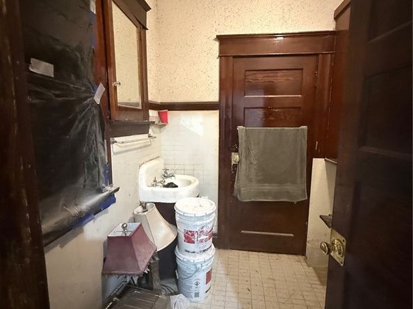 860 W 54th, Los Angeles CA 90037