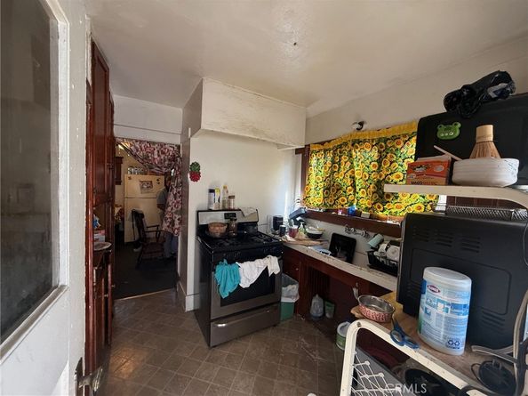 860 W 54th, Los Angeles CA 90037