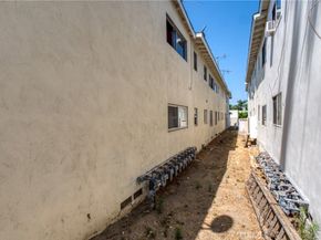 6731 Whitsett Avenue, North Hollywood CA 91606