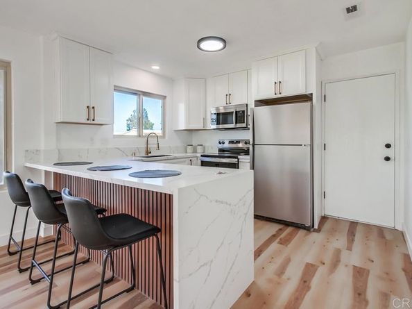 1025 Plover Way, Oceanside CA 92057