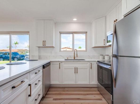 1025 Plover Way, Oceanside CA 92057