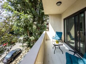 1944 Glendon 209, Los Angeles CA 90025