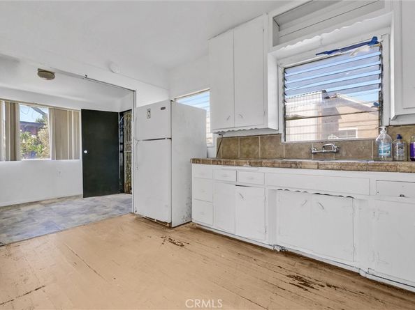 1143 S Grande Vista, Los Angeles CA 90023