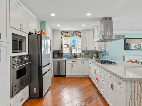 5471 Meadowlark Drive, Huntington Beach CA 92649