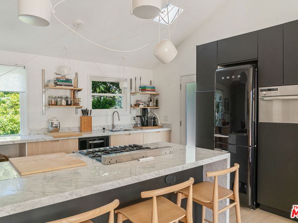 814 Angelus Place, Venice CA 90291