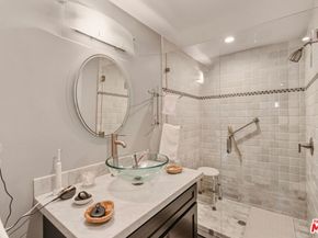 531 N Rossmore Avenue 301, Los Angeles CA 90004