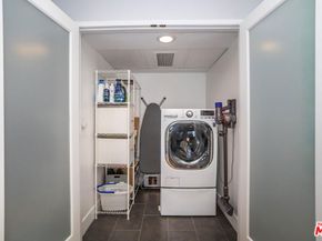 1221 N Kings Road 208, West Hollywood CA 90069