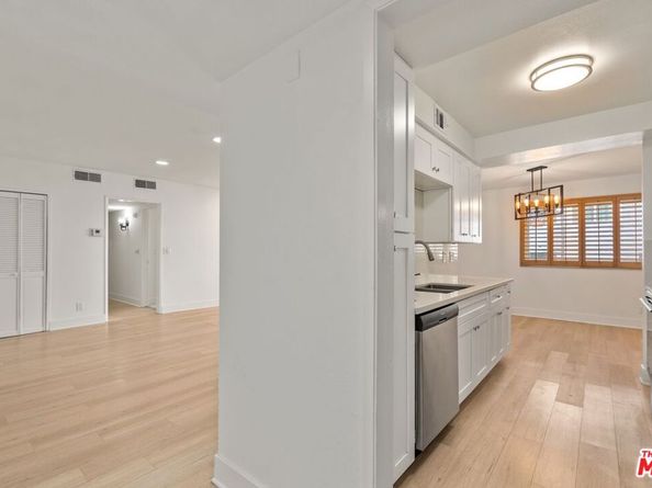 1262 S Barrington Avenue 204, Los Angeles CA 90025