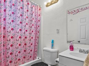 1325 E Adams Boulevard, Los Angeles CA 90011