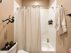 585 N Rossmore Avenue 407, Los Angeles CA 90004