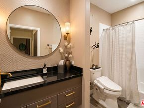 585 N Rossmore Avenue 407, Los Angeles CA 90004