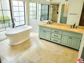 28 Westport, Manhattan Beach CA 90266