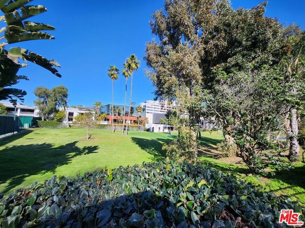 28 Westport, Manhattan Beach CA 90266