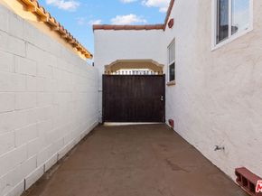 1131 W 81st Place, Los Angeles CA 90044