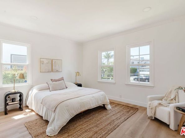 300 S Kenter Avenue, Los Angeles CA 90049