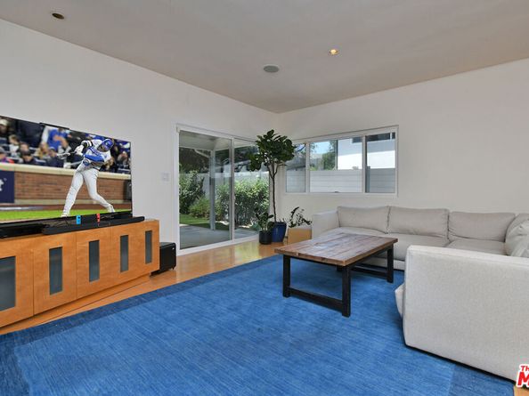 3421 Castlewoods Place, Sherman Oaks CA 91403