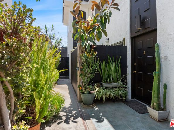 3314 Griffith Park Boulevard 3, Los Angeles CA 90027