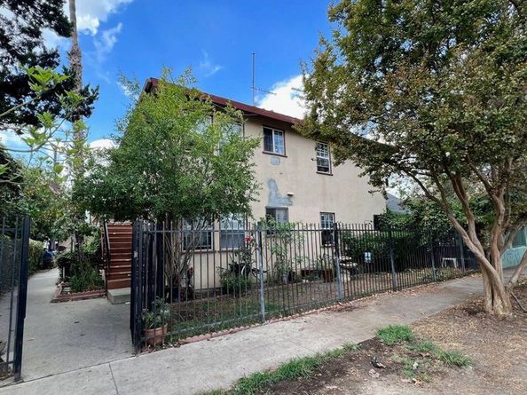 5919 Whitnall Highway, North Hollywood CA 91601