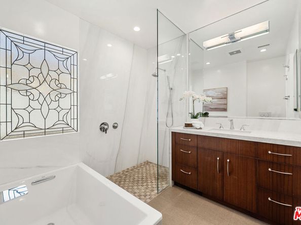 8454 Truxton Avenue, Los Angeles CA 90045