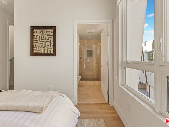 3230 S Barrington Avenue, Los Angeles CA 90066