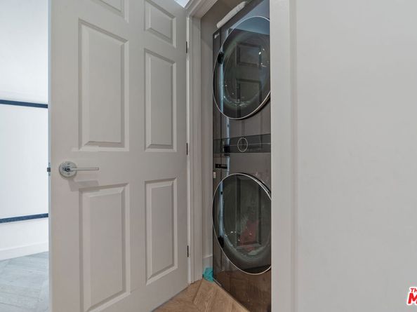 1152 S Windsor Boulevard, Los Angeles CA 90019