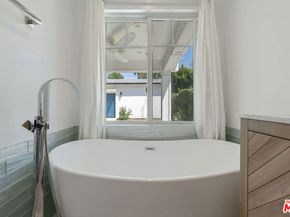 1152 S Windsor Boulevard, Los Angeles CA 90019