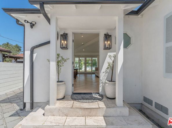 1152 S Windsor Boulevard, Los Angeles CA 90019