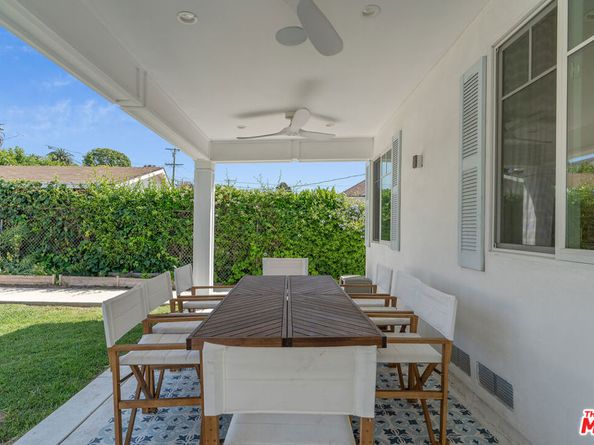 1152 S Windsor Boulevard, Los Angeles CA 90019