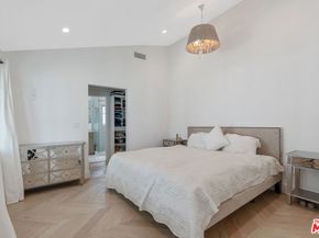 1152 S Windsor Boulevard, Los Angeles CA 90019