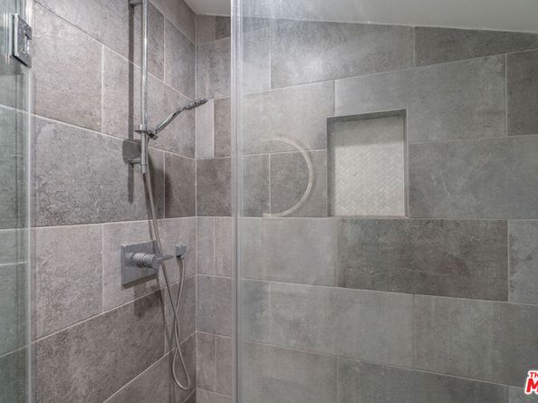 1152 S Windsor Boulevard, Los Angeles CA 90019