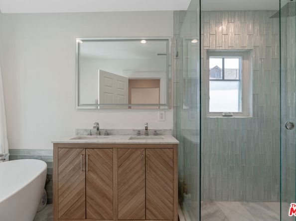 1152 S Windsor Boulevard, Los Angeles CA 90019