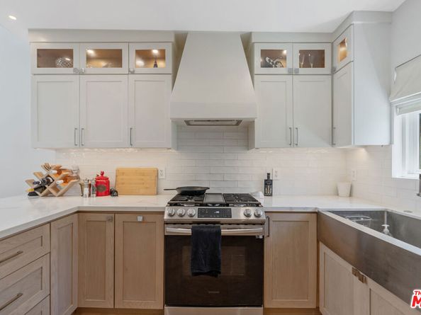 1152 S Windsor Boulevard, Los Angeles CA 90019