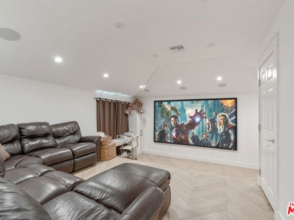 1152 S Windsor Boulevard, Los Angeles CA 90019