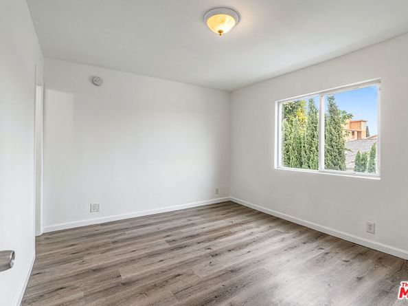 6812 11th Avenue, Los Angeles CA 90043