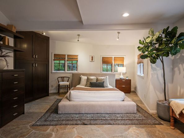 2576 Benedict Canyon Drive, Beverly Hills CA 90210