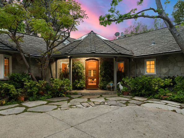 2576 Benedict Canyon Drive, Beverly Hills CA 90210