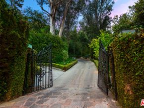 2576 Benedict Canyon Drive, Beverly Hills CA 90210