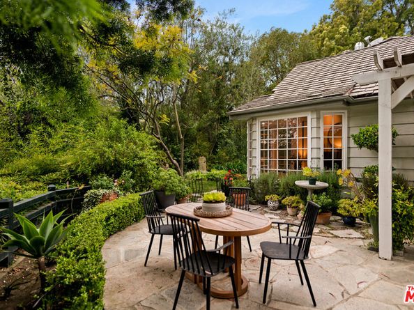 2576 Benedict Canyon Drive, Beverly Hills CA 90210