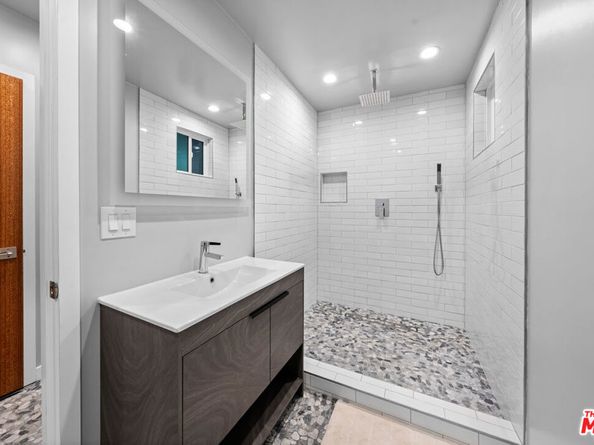 5751 Valley Oak Drive, Los Angeles CA 90068