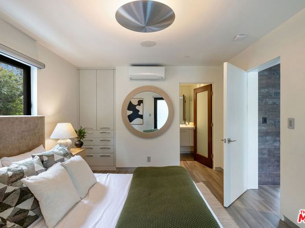 5751 Valley Oak Drive, Los Angeles CA 90068